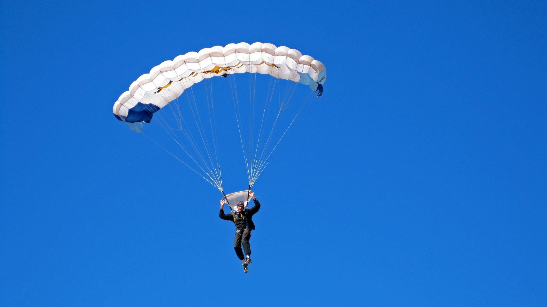 电竞职业联赛,成为虚拟世界的冠军,电竞赛事与电竞产业官网